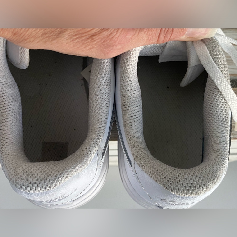 Nike Air Force One Youth Size 2.5Y Triple White Leather Shoes - Picture 9 of 12
